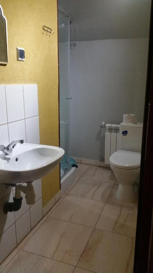 Pokoje Goscinne "U Karola" Pracownicze Ścinawa Exterior foto