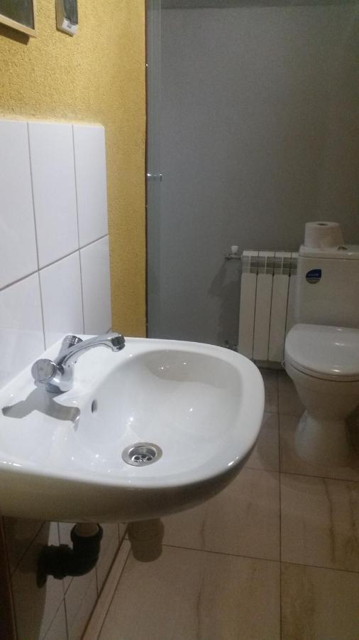 Pokoje Goscinne "U Karola" Pracownicze Ścinawa Exterior foto
