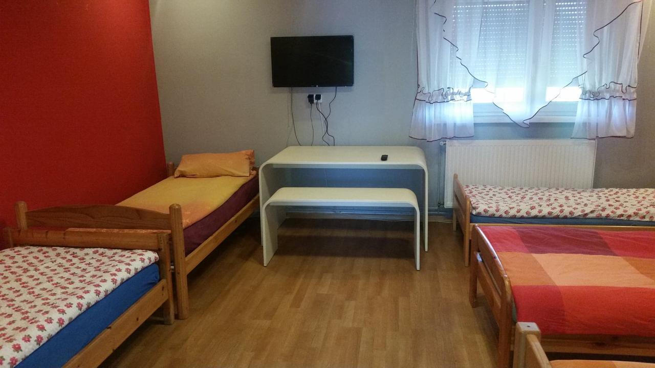 Pokoje Goscinne "U Karola" Pracownicze Ścinawa Exterior foto